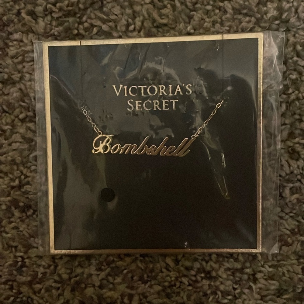Victoria’s Secret Bombshell Necklace